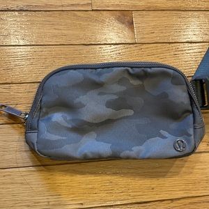 Lululemon Everywhere Belt Bag